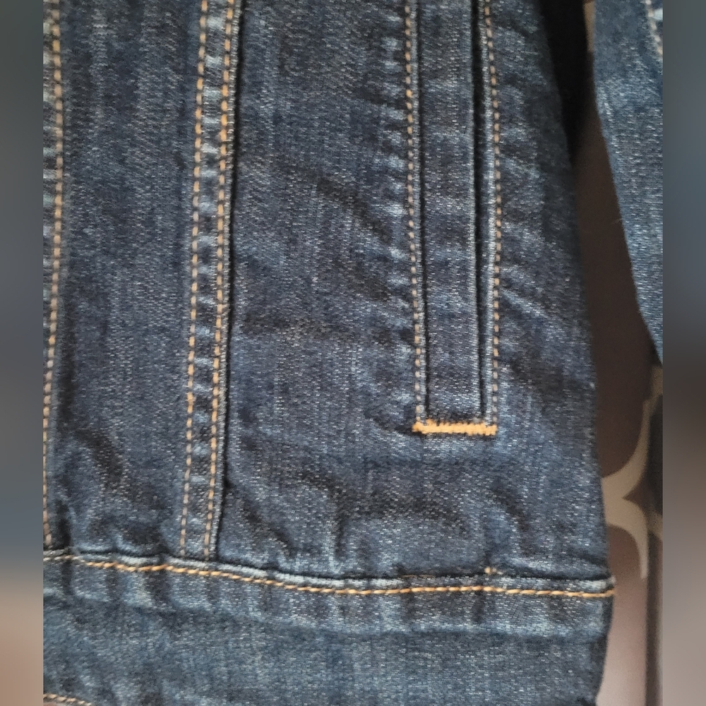 EUC Levi's Western Style Dark Blue Jean Jacket With Studded Pockets - Picture 5 of 10